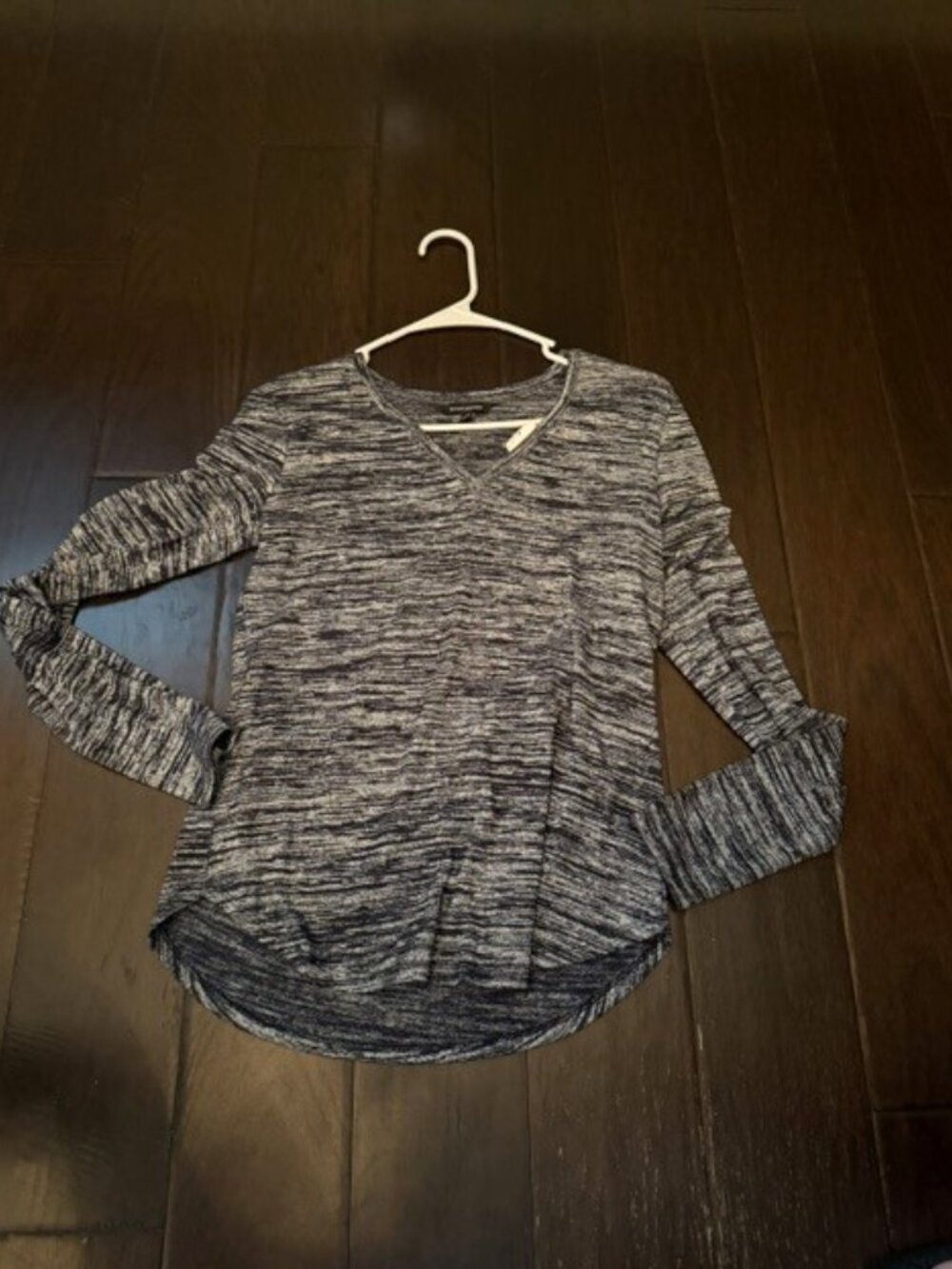 NEW BANANA REPUBLIC Luxespun V-Neck T-Shirt Grey black blue small